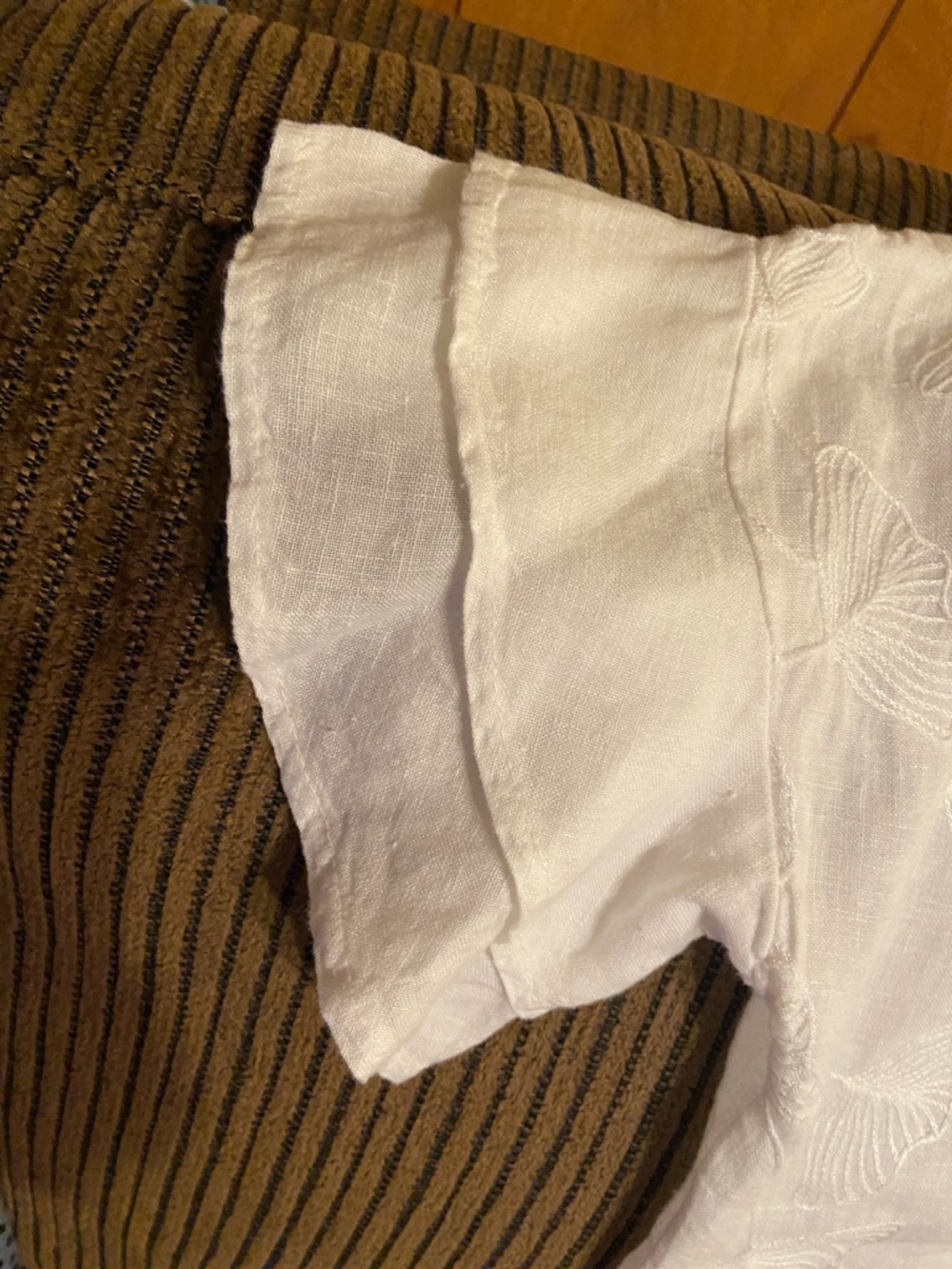 Women’s White Embroidered Short-Sleeve Top - Picture 2 of 4